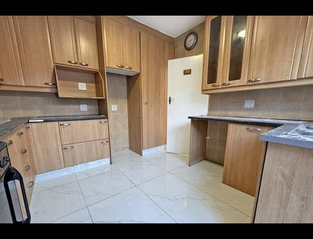 2 BEDROOM TOWNHOUSE FOR SALE IN BENMORE GARDENS